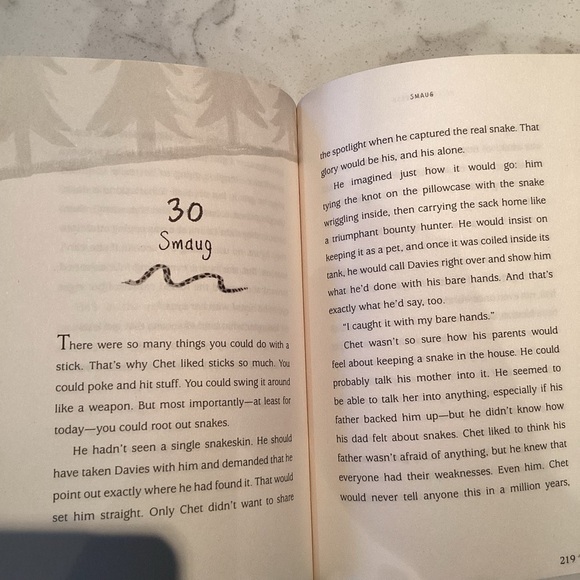 Hello Universe by Erin Entrada Kelly - Picture 3 of 3